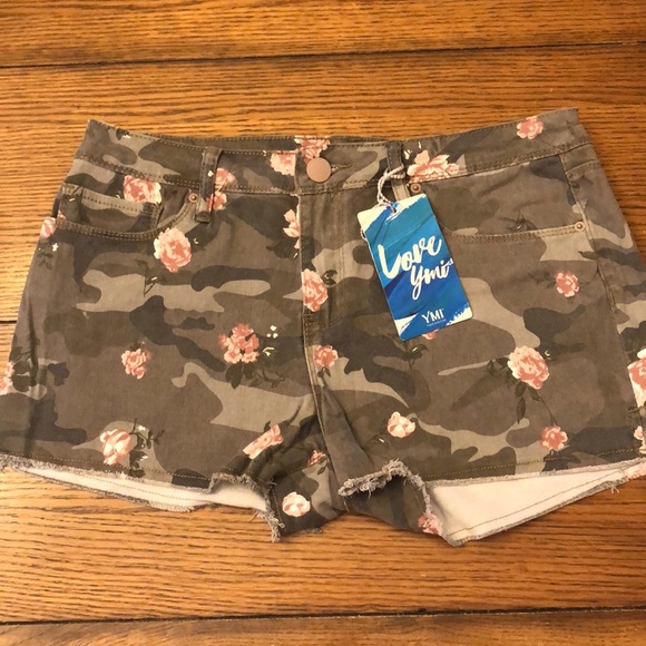 YMI Love jeans SHORTS juniors size 9 Camo floral mid rise NWT - Picture 2 of 10